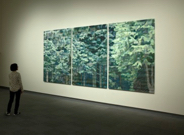 《 foliage [1302] 》
2013
アルコール染料インク、綿布、パネル
2300×1500×3点組　　
愛知県美術館 展示室6　　※撮影：林育正